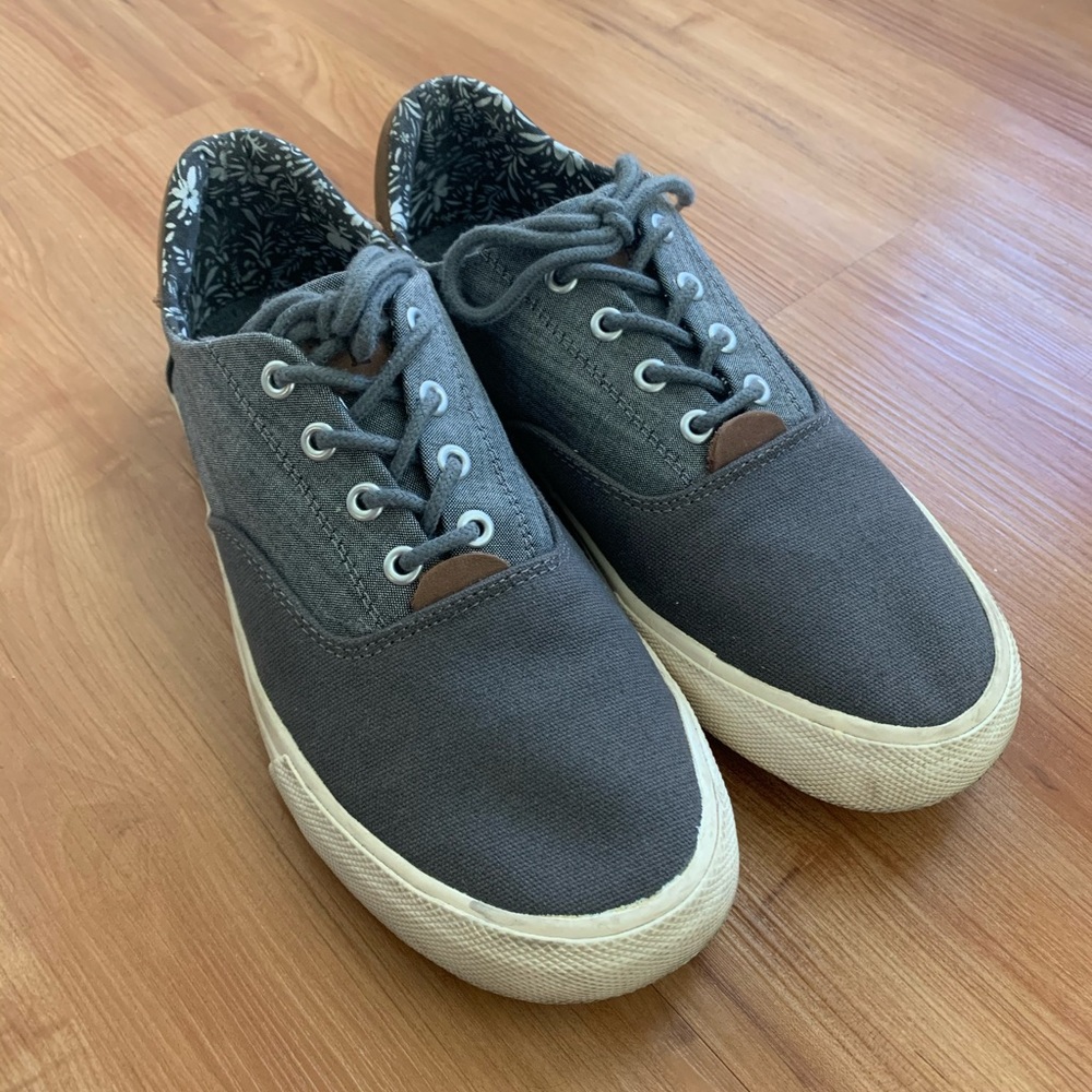 Shoes - Picture 3 of 5